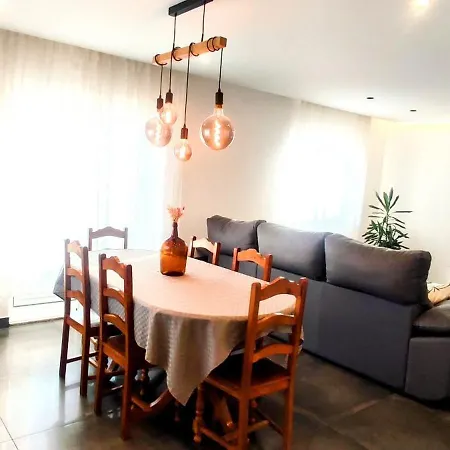 בית נופש Casa Com Jardim Privado E Estacionamento No Interior
