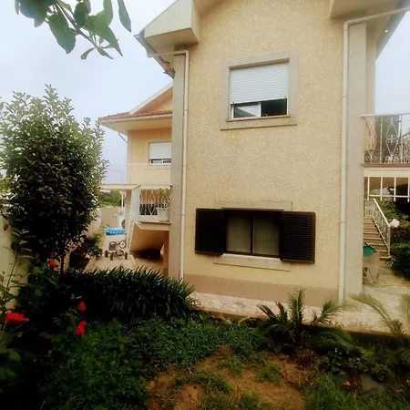 Casa Com Jardim Privado E Estacionamento No Interior בית נופש