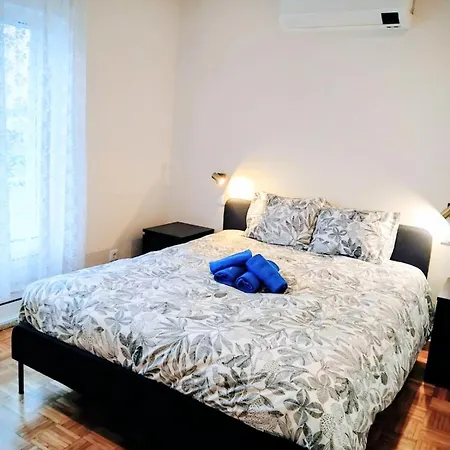 Casa Com Jardim Privado E Estacionamento No Interior בית נופש