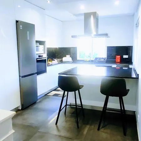 בית נופש Casa Com Jardim Privado E Estacionamento No Interior