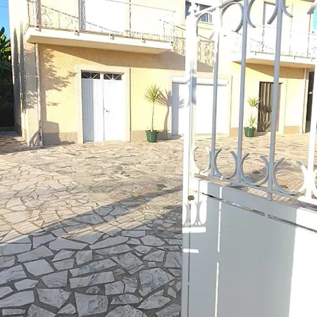 Casa Com Jardim Privado E Estacionamento No Interior Ferienhaus *