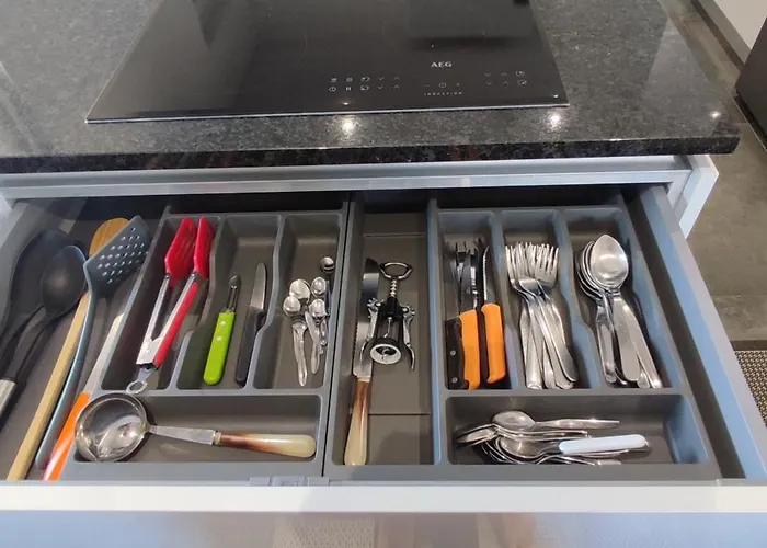 Casa Com Jardim Privado E Estacionamento No Interior