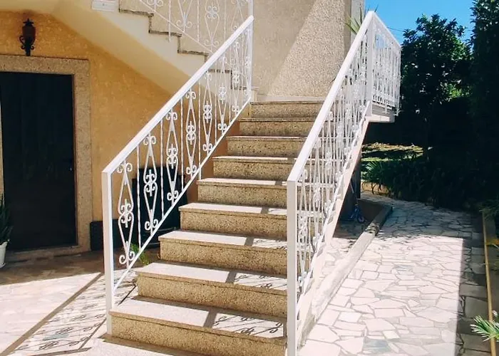 Casa Com Jardim Privado E Estacionamento No Interior * אמאריס