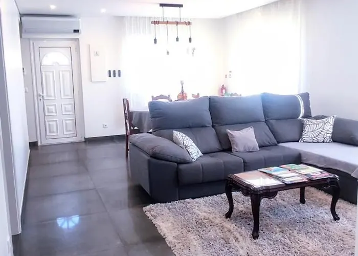 Casa Com Jardim Privado E Estacionamento No Interior Nyaraló *