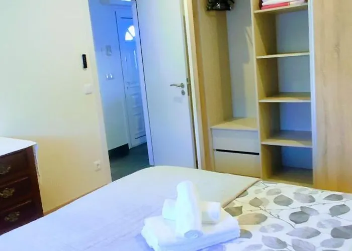 Nyaraló Casa Com Jardim Privado E Estacionamento No Interior *