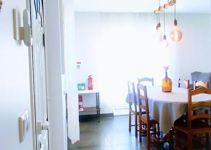 Casa Com Jardim Privado E Estacionamento No Interior בית נופש *