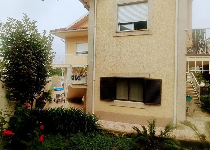 Casa Com Jardim Privado E Estacionamento No Interior בית נופש