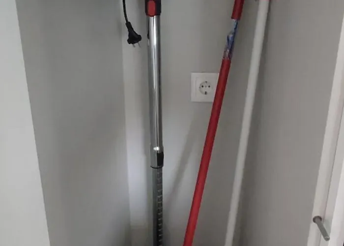 Casa Com Jardim Privado E Estacionamento No Interior *