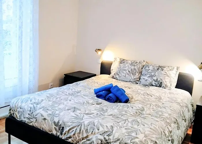 Casa Com Jardim Privado E Estacionamento No Interior בית נופש