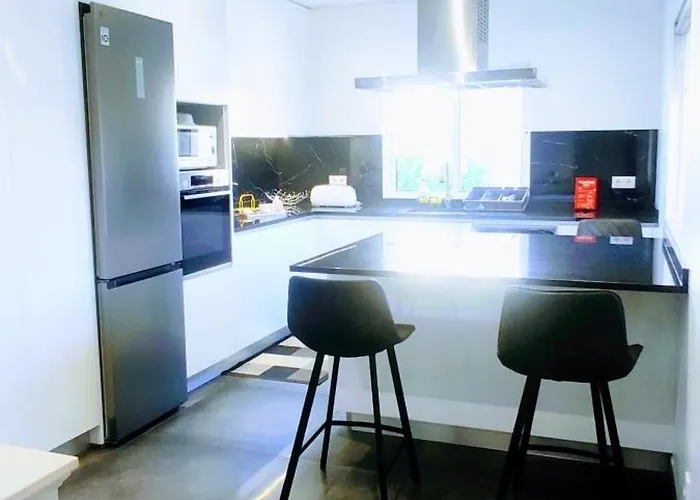 בית נופש Casa Com Jardim Privado E Estacionamento No Interior